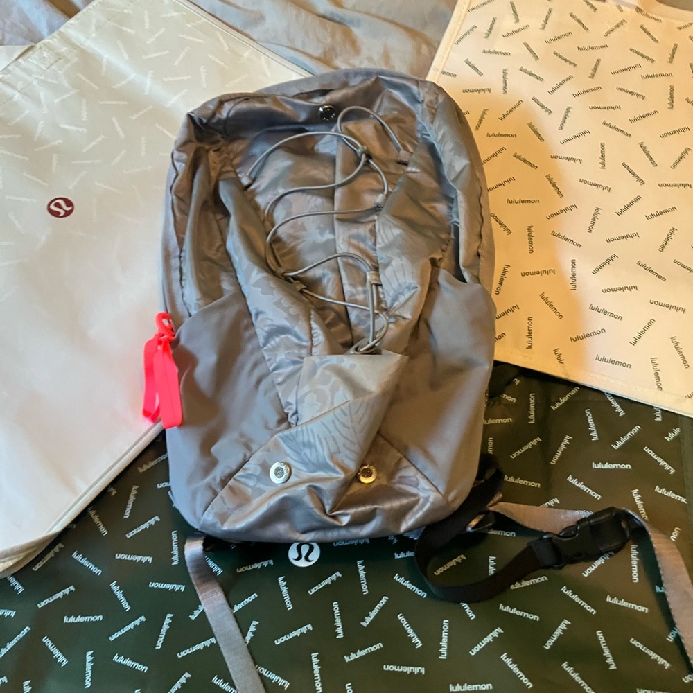 NWOT Lululemon Run From Work Backpack, Beachy Floral Embossed Fossil